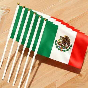 Imagem de Conjunto de decoração de mini bandeira - Pacote com 10 bandeiras de 21 x 14 cm em postes de 30 cm com base dourada - Decorações de mesa patrióticas e suprimentos de festa para mesa e escritório