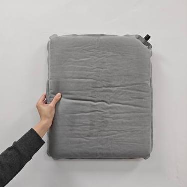 Imagem de CCZedo Almofada inflável para assento de estádio, almofada de espuma autoinflável 25D de alta resiliência, superfície de camurça antiderrapante grande, portátil com bolsa impermeável para viagens de