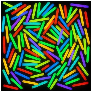 Imagem de PartySticks Mini Glow Sticks lembrancinhas de festa em massa, pacote com 200 – artigos de festa que brilham no escuro de 5 cm e decorações de festa com brilho neon