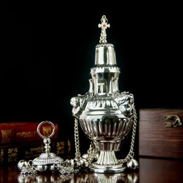 Imagem de RZRHMUHN Queimador de incenso para pendurar cristão ortodoxo – incensário religioso de liga de zinco com cruz, correntes e decoração de sino para igreja, cerimônias de altar e rituais (prata)