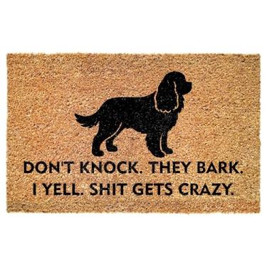 Imagem de Capacho de entrada Cavalier King Charles Spaniel - Don't Knock They Bark I Yell Shit Gets Crazy - Citação ousada para varanda - Pátio - Decoração interna - Tapete antiderrapante durável - Donos de