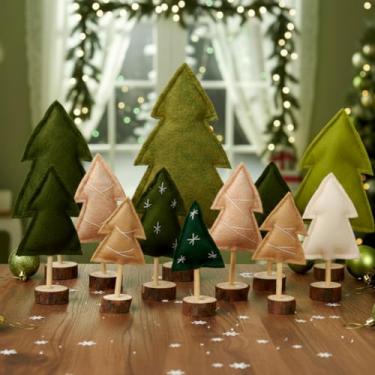 Imagem de Kasyat Conjunto de 12 mini árvores de Natal de feltro para decoração de árvores artificiais de feltro com base de madeira, 4 tamanhos, decoração de férias, presentes DIY para Natal, Natal, casa, mesa