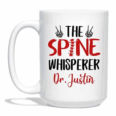 Imagem de Copo de chá de cerâmica branca de quiroprático personalizado 325 g 425 g, caneca de café The Spine Whisperer, caneca de quiropraxia, xícara de café engraçada de quiropraxia escolha o nome, caneca de