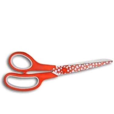 Imagem de Tesoura 21,5 cm Vermelha Decorada com Corações, Lâmina em Inox, para Costura, Artesanato e Bordado