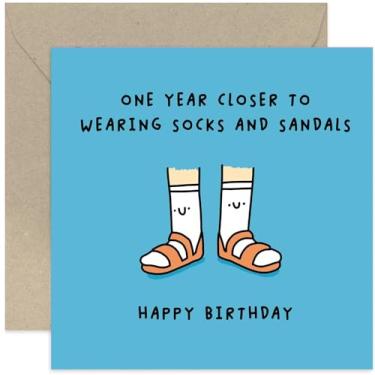 Imagem de Old English Co. Meias e sandálias engraçadas cartão de aniversário para homens e mulheres - cartão de aniversário de velhice rude atrevido - usando meias e sandálias cartão de aniversário - cartão de