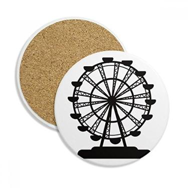 Imagem de Caneca de roda gigante preta com contorno de parque de diversões e porta-copos com pedra absorvente de proteção de mesa