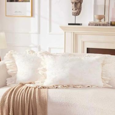 Imagem de HAUSFRAU Conjunto de 2 capas de travesseiro de 30,5 x 60,8 cm, flores francesas bordadas e com acabamento em renda e acabamento de babados, fronhas decorativas chiques para sofá, casamento, creme