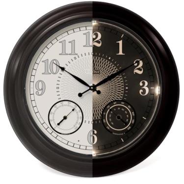 Imagem de Relógio externo iluminado de 61 cm para pátio, à prova d'água com termômetro - Relógio de parede grande com luz noturna com sensor de LED inteligente, temperatura e umidade - À prova de intempéries e