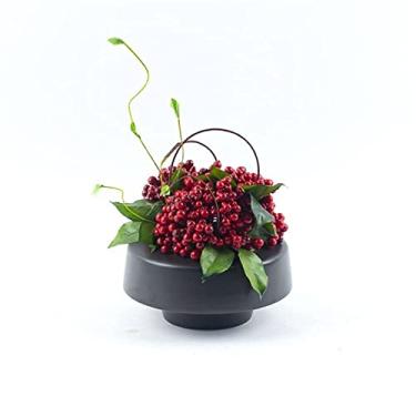 Imagem de LMJYU Arranjo floral de flores artificiais em vaso, flores falsas e bagas com haste de plástico artificial