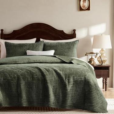 Imagem de WDCOZY Conjunto de colcha de veludo king size – Colcha de cama macia e leve com ponto de palheta listrada verde-oliva, colcha rústica de campo de fazenda, edredom moderno, quente, fino, 3 peças