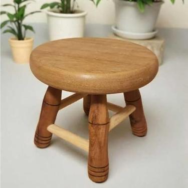 Imagem de Banquinho Pequeno em Madeira Maciça 21cm - Ideal para Decoração Infantil e Manicure Suporta até 150kg
