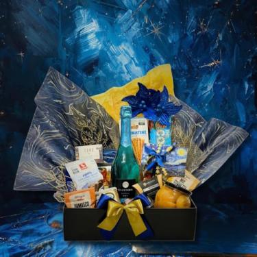 Imagem de Cesta de Natal G&O Noite de Natal. Espumante Azul premium, Grissines italianos, Compota de pêssegos, Queijo parmesão, Cookies importados