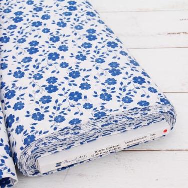 Imagem de Tecido acolchoado de algodão premium vendido pela The Yard - Coleção Vintage Threads - 111,8 cm de largura - 100% algodão - Quilting, costura, artesanato - flor azul