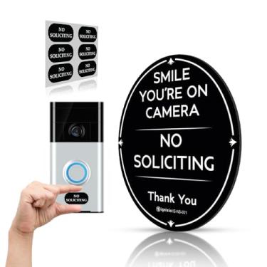 Imagem de Ignixia Placa No Soliciting para casa 10 x 12,7 cm Smile You are on Camera com formato oval impresso digital com adesivo de grau industrial 3M sem solicitar placa de agradecimento para porta da frente, janela, casa / escritório