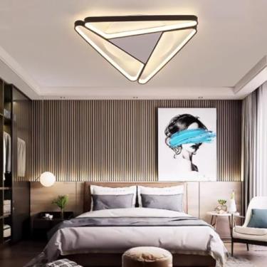 Imagem de Luminária de teto LED monocromática 50W, 4000LM/80W, 6400LM, quadrada, em acrílico, alumínio e estrutura de ferro, ideal para corredores, varandas e salas de jantar. Formato triangular (pret