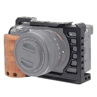 Imagem de Easy Hood Gaiola de câmera para Sony A7C / ILCE-7C, acessórios estabilizadores de equipamento de vlog com cabo de madeira, tênis frio, pontos de montagem de 1/4" e orifício de localização de 3/8"