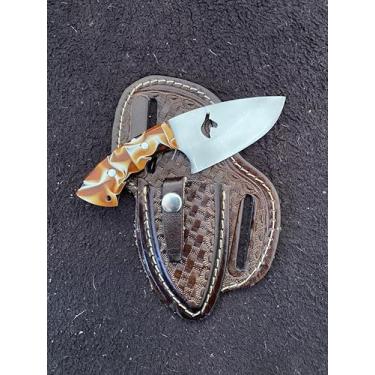 Imagem de Faca Mini Campeira 1 Muladeira com desenho de mula, 15 cm Total, Lâmina em aço Inox 8 cm, Cabo em Madeira Muirapiranga 7cm , Bainha em Couro, Acessivel Tamanho Ideal, Corte Preciso, Pesca, Caça, Churrasco (Dourado)