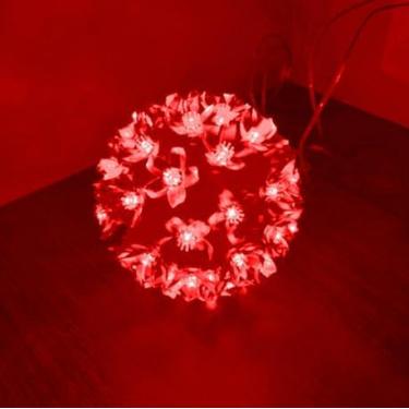 Imagem de Bola Decorativa de LED Natalina Pequena com 50 Lâmpadas – Luz Pisca com 8 Modos, Silicone Premium e Fio Transparente | Ideal para Árvores, Festas e Ambientes (Vermelho)