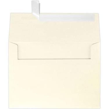 Imagem de Envelopes para convites LUXPaper A7 para cartões de 12,7 x 18,2 cm em 36,3 kg. Champagne metálico, envelopes imprimíveis para convites, com selo de descascar e pressionar, pacote com 50, tamanho envelope 14,7 x 18,8 cm (creme)