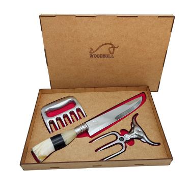 Imagem de Kit Churrasco Mestre do Churrasco, Conjunto Completo para Preparar e Servir Carnes com Precisão e Estilo, Inclui Faca Inox Artesanal Cabo Osso e Chifre 8", Garra de Urso, Garfo Tridente – WOODBULL.