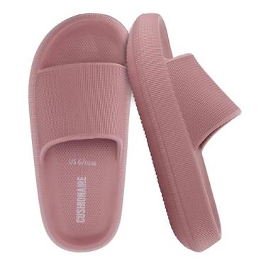 Imagem de CUSHIONAIRE Pantufas femininas Feather EVA – Chinelos femininos confortáveis, sapatos de banho internos e externos, chinelos essenciais para praia, Blush, 40