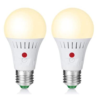 Imagem de Elrigs Lâmpadas do crepúsculo ao amanhecer, lâmpada LED com sensor de luz de fotocélula ajustável, iluminação automática A19, base média E26, substituição de 7 W, branco quente (3000 K), pacote com 2