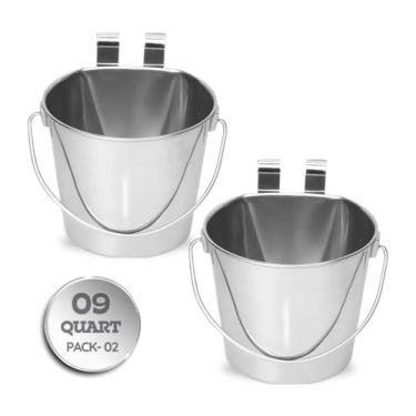 Imagem de AASPIRE PETS Balde plano de aço inoxidável de 9 litros com ganchos duplos | Balde suspenso para cães, cabras, ovelhas e gado GG | Tigela de comida e água para canis, caixas e gaiolas | Uso multiuso