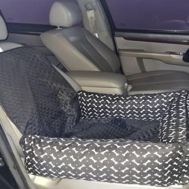 Imagem de Cama Pet 2 em 1 com Capa Protetora para Banco Traseiro – Pequeno, Estampado e Impermeável Toddy (Preto)