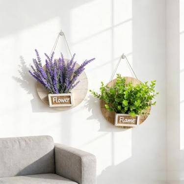 Imagem de Pacote com 2 vasos de madeira para pendurar na parede com placa de flores artificiais de eucalipto e lavanda para pendurar na porta da frente, sala de estar, banheiro, jardim, cozinha, decoração de