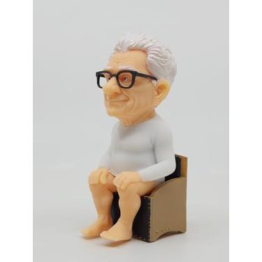 Imagem de Escultura Decorativa Joseph Pilates na Wunda Chair em Resina Oca