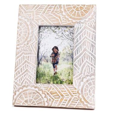 Imagem de US HANDICRAFTS Molduras esculpidas em madeira de manga 12 x 18 cm, porta-retrato de casamento de fazenda, moldura decorativa Bohemia com suporte para decoração de prateleira de mesa, presente