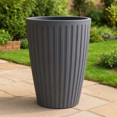 Imagem de Vaso Decorativo Na Cor Cinza Escuro Para Plantas Coluna Romana Em Polietileno