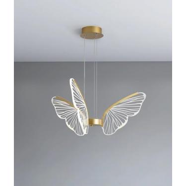 Imagem de Lustre de LED para sala de jantar, dourado, com intensidade ajustável e controle remoto, ideal para sala de estar, quarto, mesa de jantar ou bar. Design moderno com 3 lâmpadas e altura regul