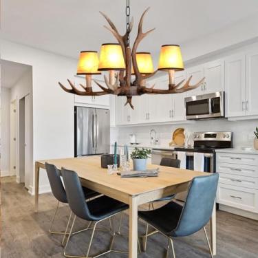 Imagem de Luminária pendente vintage E14 medieval para mesa de jantar, lustre rústico americano com chifres de resina, luminária pendente com cúpula branca, luminária retrô para bar, sala de estar, ca