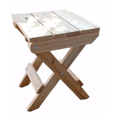Imagem de Banqueta Portátil Rústica, Assento em Ripas de Pinho Natural, Design em X,um mini banquinho dobrável ótimo pra carregar pra uma pescaria ou levar em uma praia para seu lazer