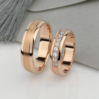 Imagem de Par de Alianças folheada a ouro 18k com pedras de zircônia. - Closet J
