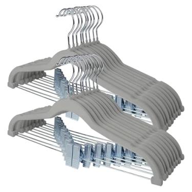 Imagem de Stormix Cabides para calças, pacote com 24 cabides de saia de veludo com clipes, cabide antiderrapante, cabides resistentes para shorts, calças, saias, vestidos, jaquetas, casaco cinza
