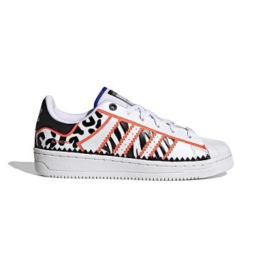 Imagem de adidas Originals Rich Mnisi Surperstar Ot Tech Low Tênis feminino casual de couro, Branco nuvem, preto/laranja verdadeiro, 35