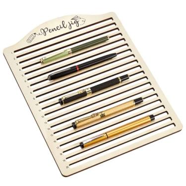 Imagem de BENECREAT Gabarito de gravação a laser com 20 compartimentos, luminária de lápis de madeira, ferramenta de fixação multilápis para criação criativa de canetas, projetos DIY e criações artesanais, ID