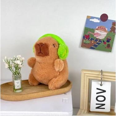 Imagem de Capivara de Pelúcia com Protetores ou Fones de Ouvido Coloridos – Chaveiro Fofo, Presente Criativo, Brinquedo Colecionável - 12 cm (VERDE)