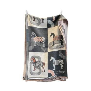 Imagem de Cachecol Feminino De Inverno Em Cashmere Luxuoso Com Estampa De Cavalo