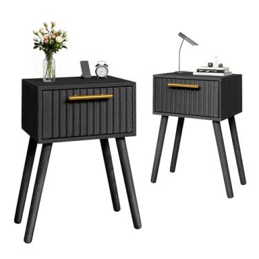 Imagem de Kerry Mesa de cabeceira pequena canelada, mesa de cabeceira para espaços pequenos, mesa de canto moderna com gaveta de armazenamento para sala de estar, quarto, pés de madeira maciça, MDF, preto