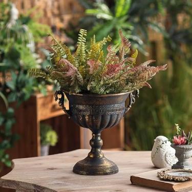 Imagem de NOONEAU Vaso de urna vintage, vaso de metal envelhecido de 29 cm com design em relevo, peça central rústica para decoração de cornija, mesa, entrada ou sala de estar