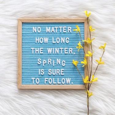 Imagem de Quadro de cartas de feltro com letras mutáveis, quadro de mensagens de madeira com moldura, números, símbolos e letras 340 peças, suporte de tripé, para anúncios de bebê, marcos, decoração de mesa,