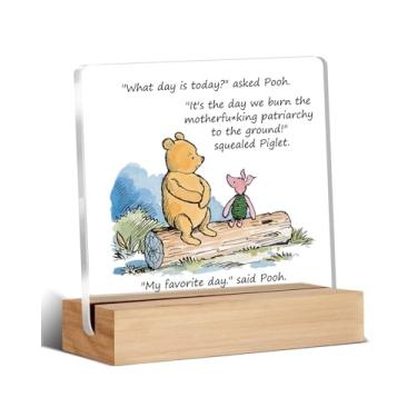 Imagem de Presentes feministas Pooh Bear para mulheres, presentes poderosos para mulheres fortes, feminista, igualdade de direitos das mulheres, decoração de mesa de acrílico para escritório em casa