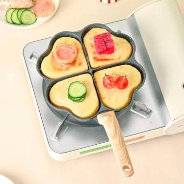Imagem de Frigideira Antiaderente Trevo Multifuncional 4 Divisórias Para Ovos Omelete Hambúrguer e Bacon Compatível Com Indução Vai Na Lava Louças