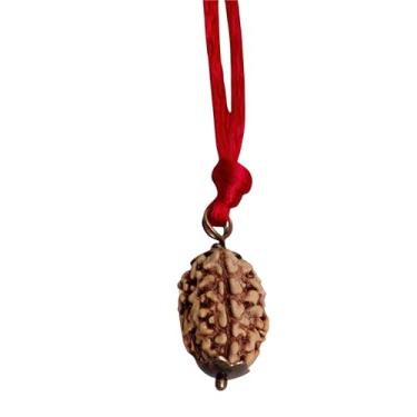 Imagem de craftslook Pingente 3 Mukhi Rudraksha – Contas Rudraksha naturais certificadas do Nepal com fio vermelho, colar certificado de laboratório para homens e mulheres para Puja, meditação, oração e uso