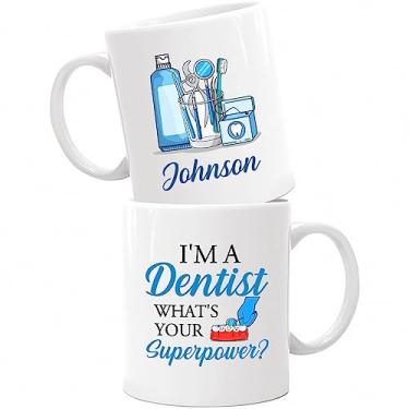 Imagem de Caneca de café personalizada I'm A Dentist com nome, caneca de higienista dental, presente dental personalizado para colegas de trabalho dentistas, melhor dentista, copo branco 325 g, 425 g, presentes