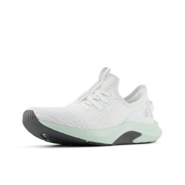 Imagem de New Balance Tênis feminino DynaSoft Nergize Sport V2 Cross Trainer, Branco/prata metálico/cinza de argila, 6.5 Wide