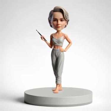 Imagem de Boneco de argila personalizado que balança a cabeça de aquarelista caprichoso segurando pincel transbordante presente encantador para pintores expressivos e amantes de cores